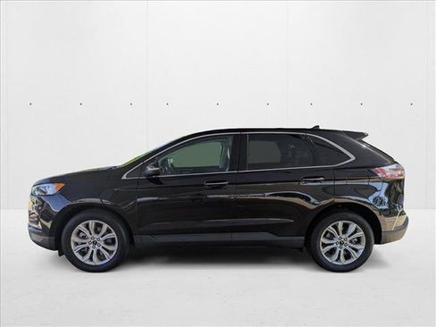 Used 2024 Ford Edge Titanium image 9