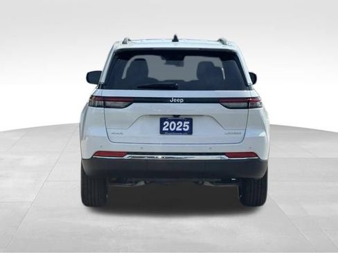 Used 2025 Jeep Grand Cherokee Laredo X w/ Luxury Tech Group I AWD/4WD image 6