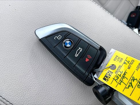 Used 2025 BMW 330i Sedan w/ Premium Package image 13