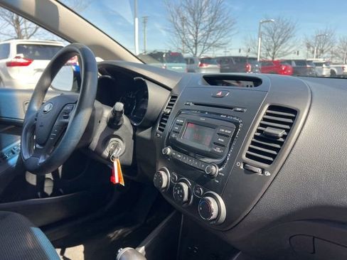 Used 2017 Kia Forte LX image 28