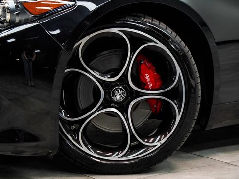 Used 2022 Alfa Romeo Giulia Veloce RWD image 3