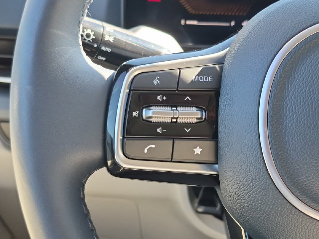 Used 2026 Kia Carnival EX FWD image 14
