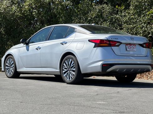 Used 2023 Nissan Altima 2.5 SV image 6