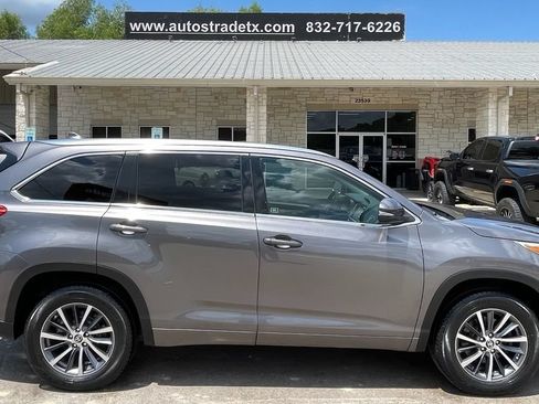 Used 2017 Toyota Highlander XLE FWD image 5