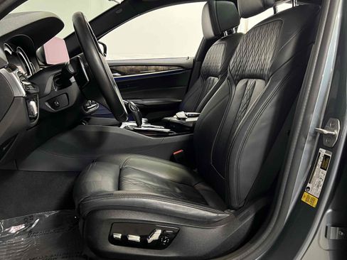 Used 2019 BMW 540i w/ M Sport Package image 43