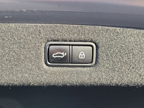 Used 2018 Genesis G90 5.0 Ultimate image 21