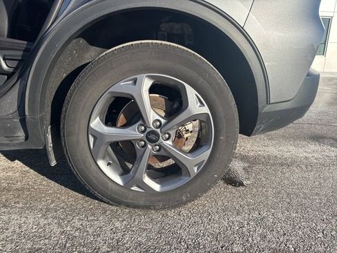 Used 2025 Ford Escape ST-Line image 18