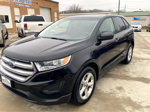 Used 2017 Ford Edge SE image 2
