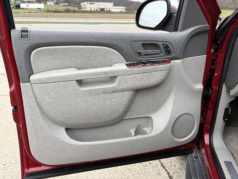 Used 2013 Chevrolet Tahoe LTZ image 30