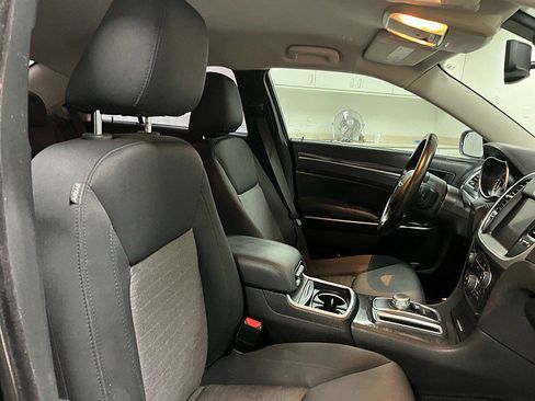 Used 2022 Chrysler 300 Touring w/ Sport Appearance Package image 16