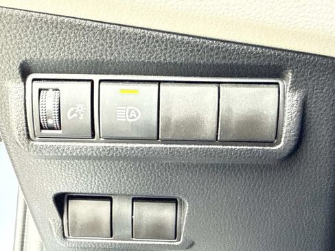 Used 2025 Toyota Corolla Cross L FWD image 40