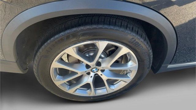 Used 2023 BMW X5 xDrive40i w/ Premium Package AWD/4WD image 5
