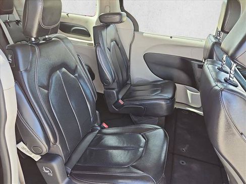 Used 2022 Chrysler Pacifica Touring-L FWD image 20