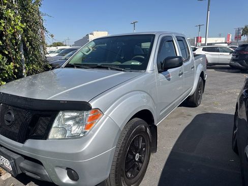 Certified 2019 Nissan Frontier SV RWD image 2