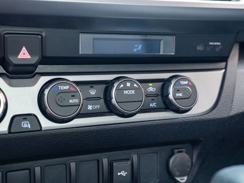 Used 2022 Toyota Tacoma SR5 AWD/4WD image 31