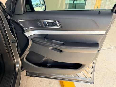 Used 2016 Ford Explorer XLT w/ Equipment Group 202A FWD image 14