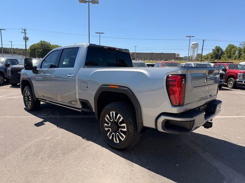 Used 2024 GMC Sierra 2500 Denali Ultimate AWD/4WD image 6