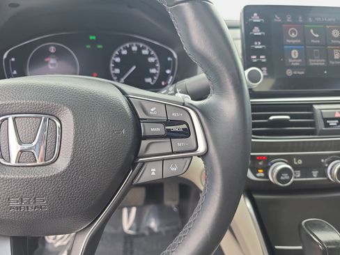 Used 2018 Honda Accord Touring image 17