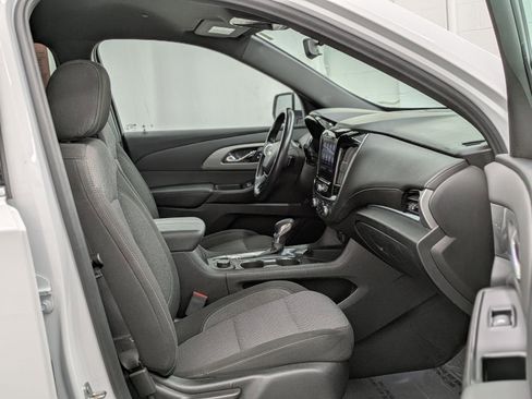 Used 2022 Chevrolet Traverse LT image 24