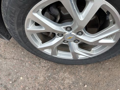 Used 2019 Chevrolet Equinox LT image 3