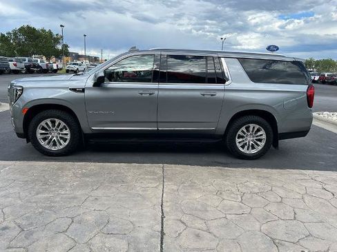 Used 2023 GMC Yukon XL SLT AWD/4WD image 5