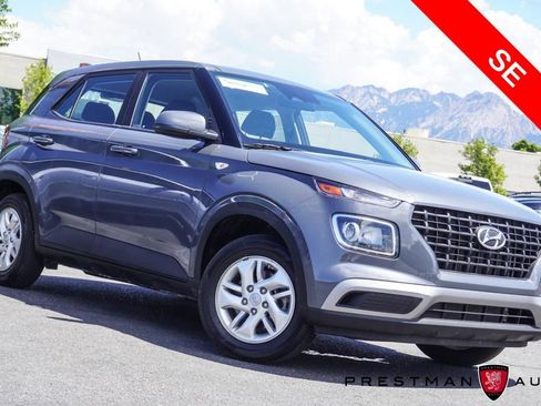 Used 2024 Hyundai Venue SE FWD image 1