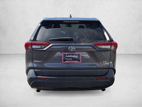 Used 2022 Toyota RAV4 LE FWD image 8
