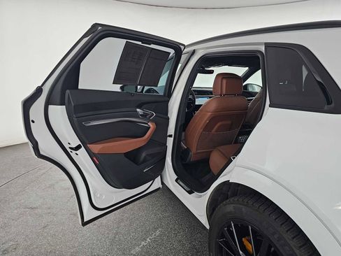 Used 2022 Audi e-tron Chronos w/ Chronos Package image 15
