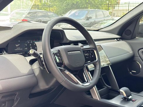 New 2025 Land Rover Discovery Sport Dynamic SE image 22