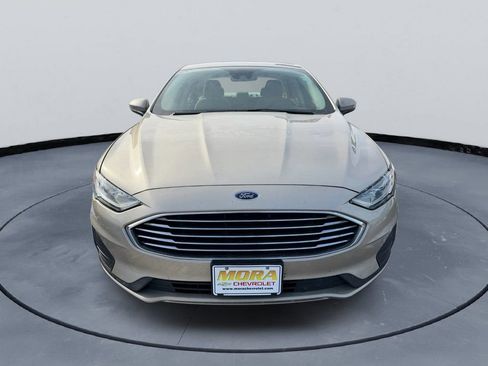 Used 2019 Ford Fusion SE image 2