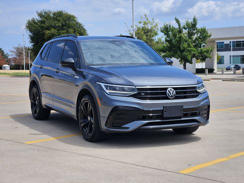 Used 2024 Volkswagen Tiguan SE R-Line FWD image 2