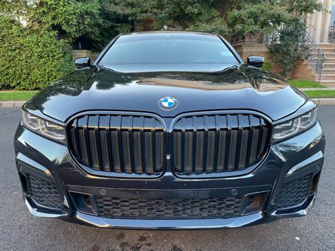 Used 2020 BMW 740i xDrive w/ M Sport Package image 4