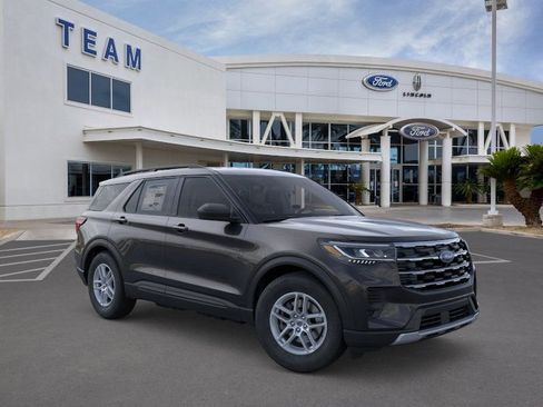 New 2026 Ford Explorer Active RWD image 7
