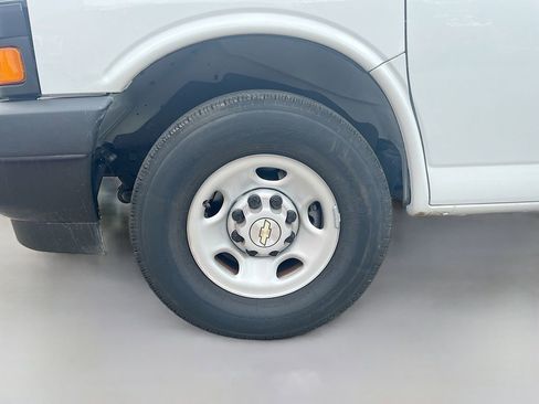 Used 2025 Chevrolet Express 2500 Extended w/ Enhanced Convenience Package RWD image 26
