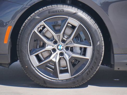 New 2026 BMW i5 eDrive40 w/ Premium Package image 5