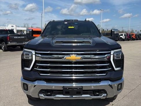 Used 2024 Chevrolet Silverado 2500 LTZ w/ LTZ Convenience Package image 8