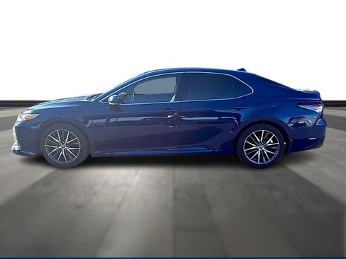 Used 2023 Toyota Camry XLE image 1