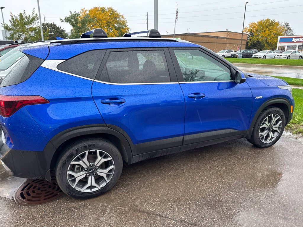 Used 2023 Kia Seltos EX AWD/4WD image 4