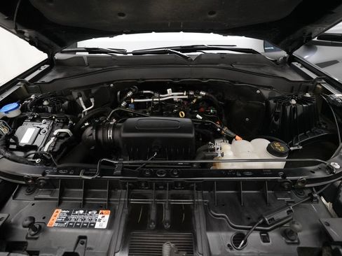 Used 2023 Ford Explorer XLT w/ Equipment Group 202A image 3