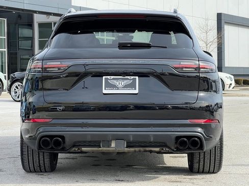 Used 2021 Porsche Cayenne Turbo image 6