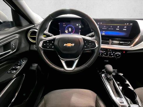 Used 2025 Chevrolet Trax LT w/ Driver Confidence Package FWD image 7
