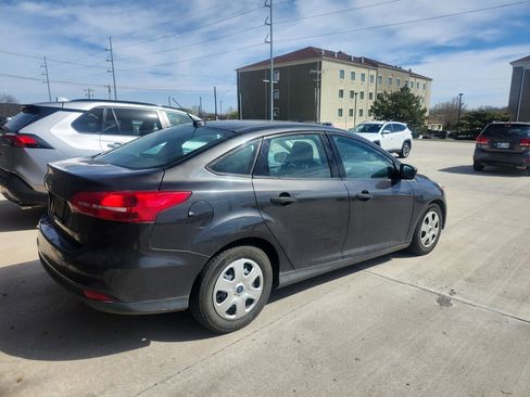 Used 2018 Ford Focus S image 4