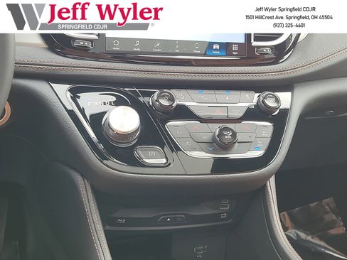 New 2026 Chrysler Pacifica Pinnacle image 12