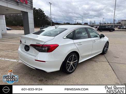 Used 2024 Honda Civic Touring image 3