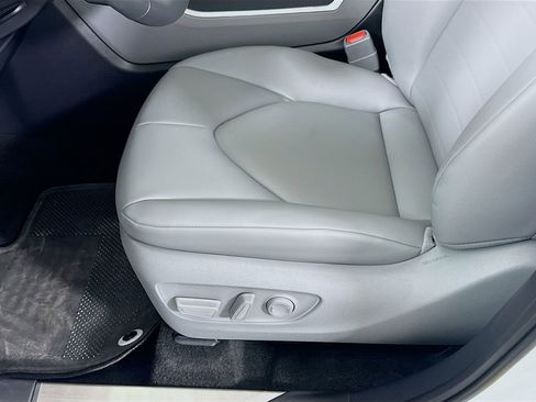 Used 2026 Toyota Highlander XLE image 19