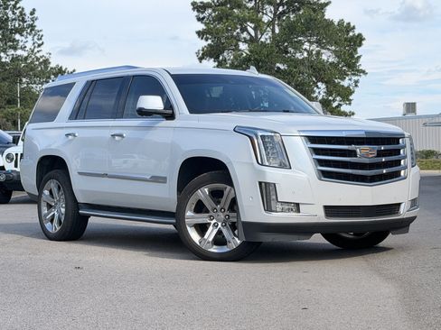 Used 2020 Cadillac Escalade Premium Luxury AWD/4WD image 2
