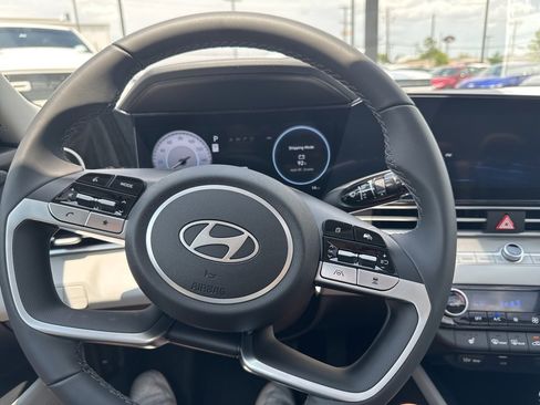 New 2025 Hyundai Elantra Limited image 22