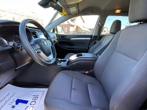 Used 2018 Toyota Highlander LE image 18