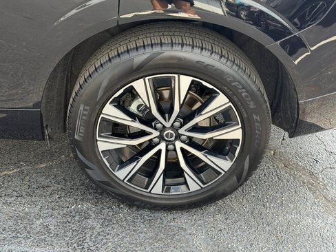Certified 2025 Volvo XC60 B5 Plus w/ Climate Package AWD/4WD image 8
