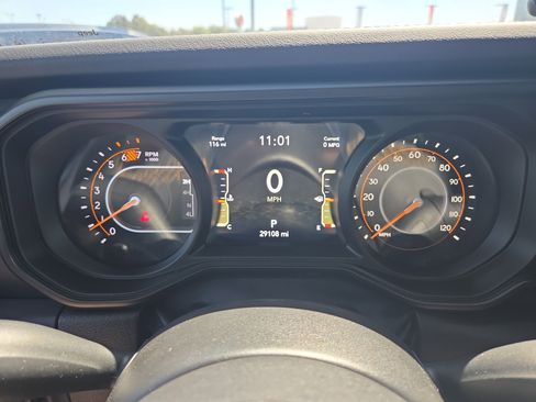 Used 2024 Jeep Wrangler Unlimited Sahara AWD/4WD image 11